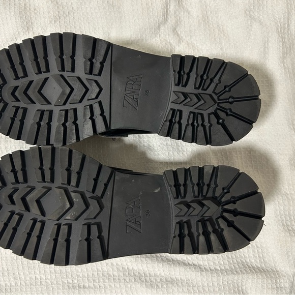 Zara Black Loafers with Gold Chain - Picture 4 of 6